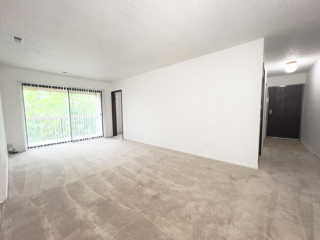 2BD 2BA - Sala de estar - Sandhurst Apartments