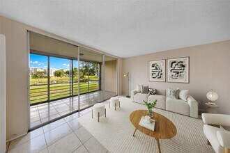 Building Photo - 2601 S Palm Aire Dr