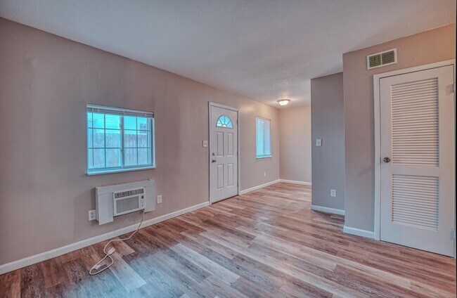 Foto del edificio - 2735 Joyce Ave