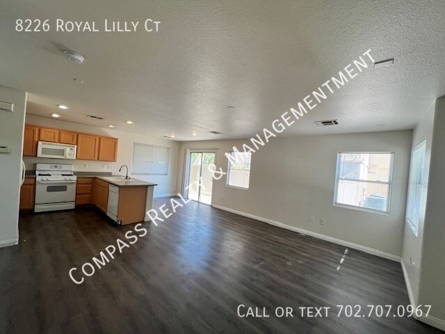 Foto del edificio - 8226 Royal Lilly Ct