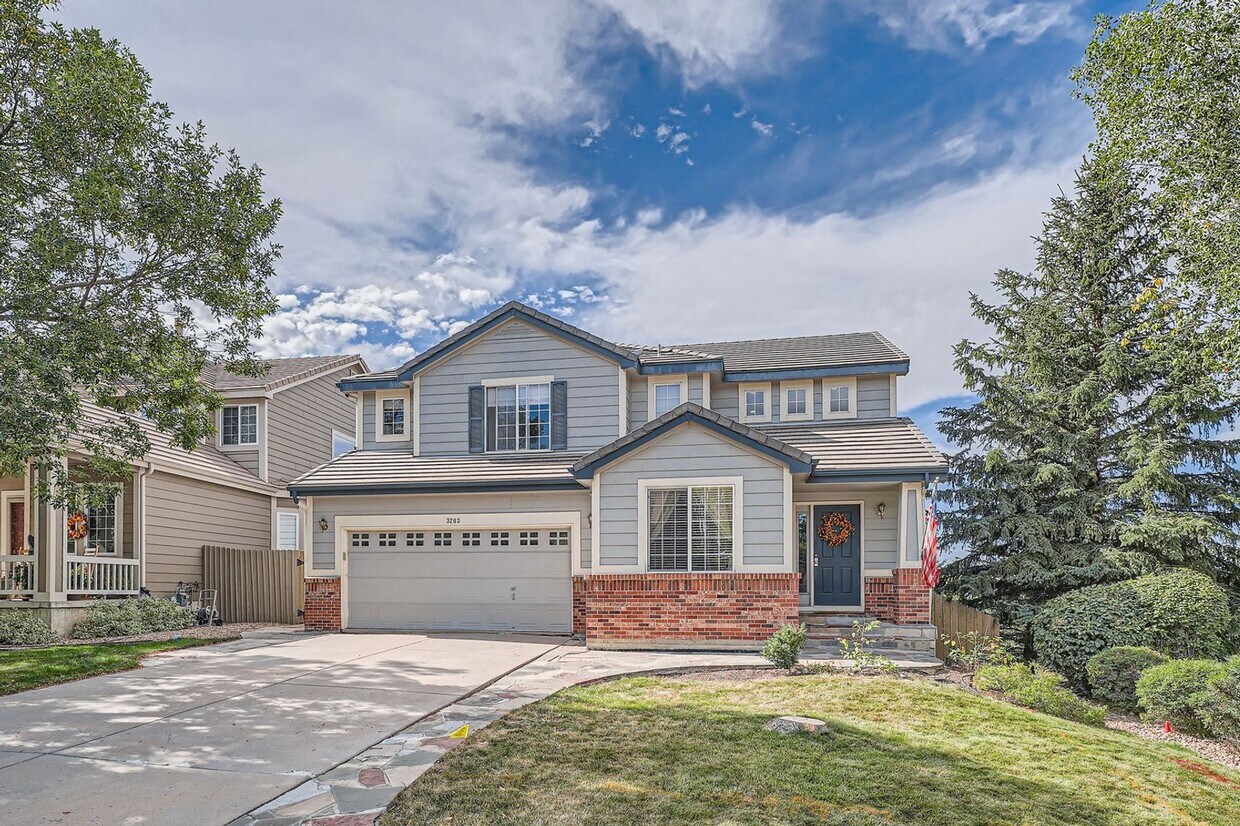 Primary Photo - Evolve Real Estate: Stunning Single Family...