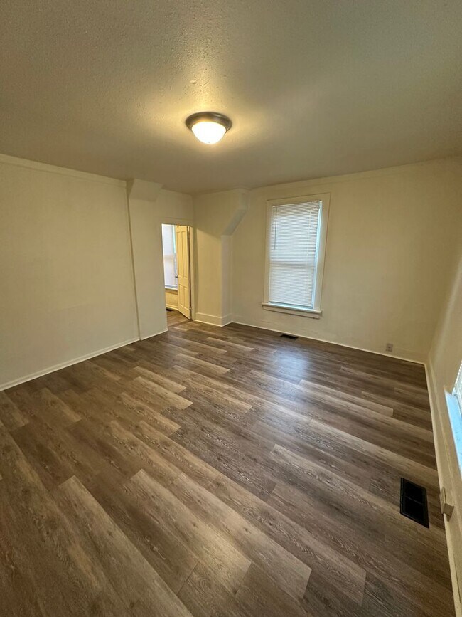 Building Photo - RD1118