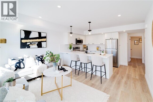 Building Photo - 825 Stirling Ave S