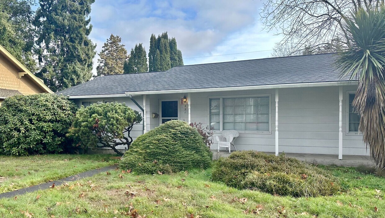 419421 3rd St NE Unit 421 3rd St. NE, Puyallup, WA 98372 Room for