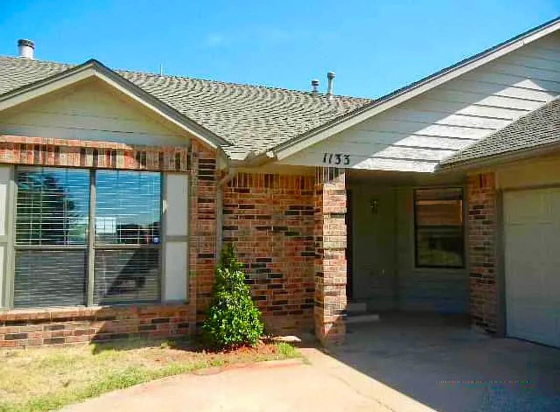 Foto principal - Spacious Home in South OkC- Westmoore Scho...