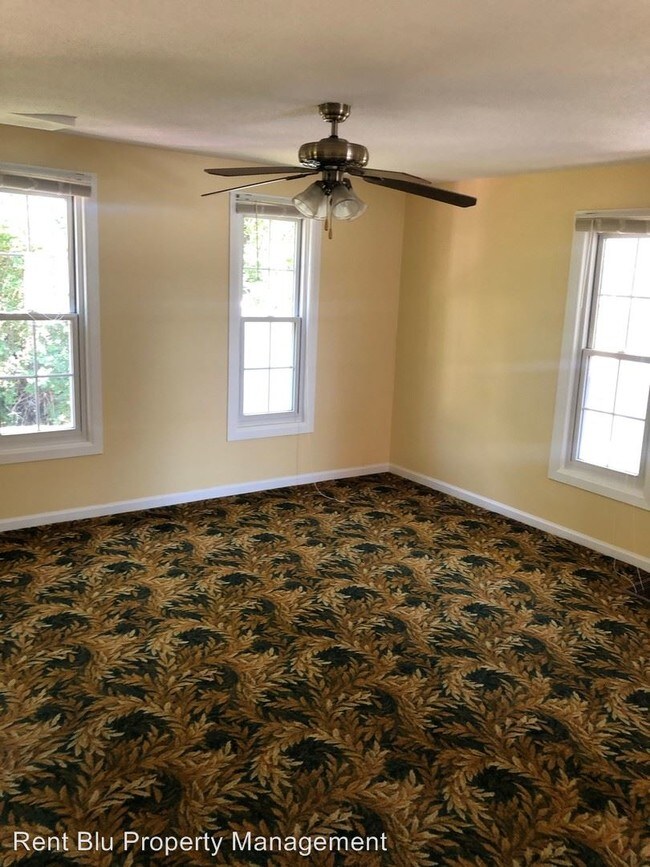 Building Photo - 3 br, 1 bath House - 5305 West River Drive NE