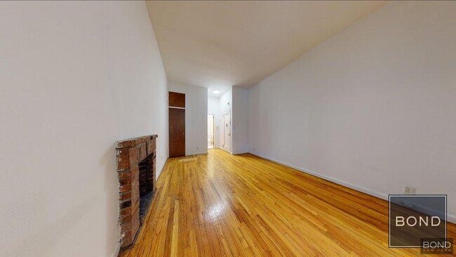 Foto del edificio - 313 E 85th St