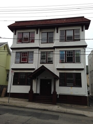 Primary Photo - 442-444 Nye Ave
