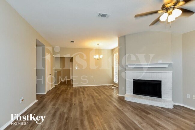 Building Photo - 1519 Cedarcrest Cir