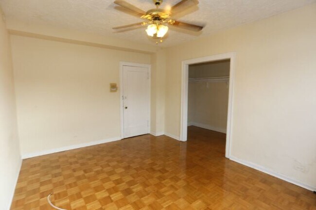 Foto del edificio - 711 W Belmont Ave