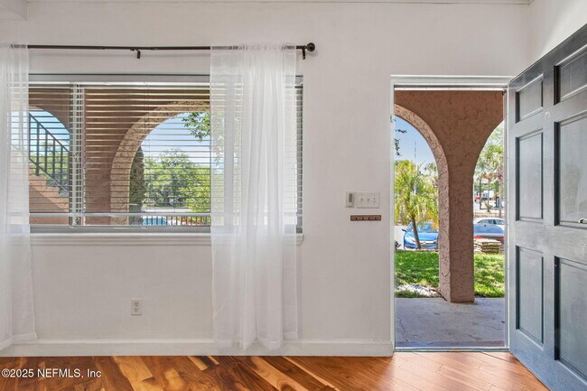 Foto del edificio - 5375 Ortega Farms Blvd