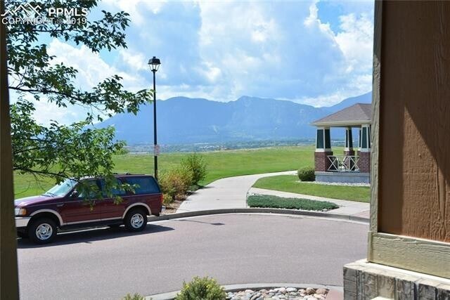 Building Photo - Large updated home with mountain views!