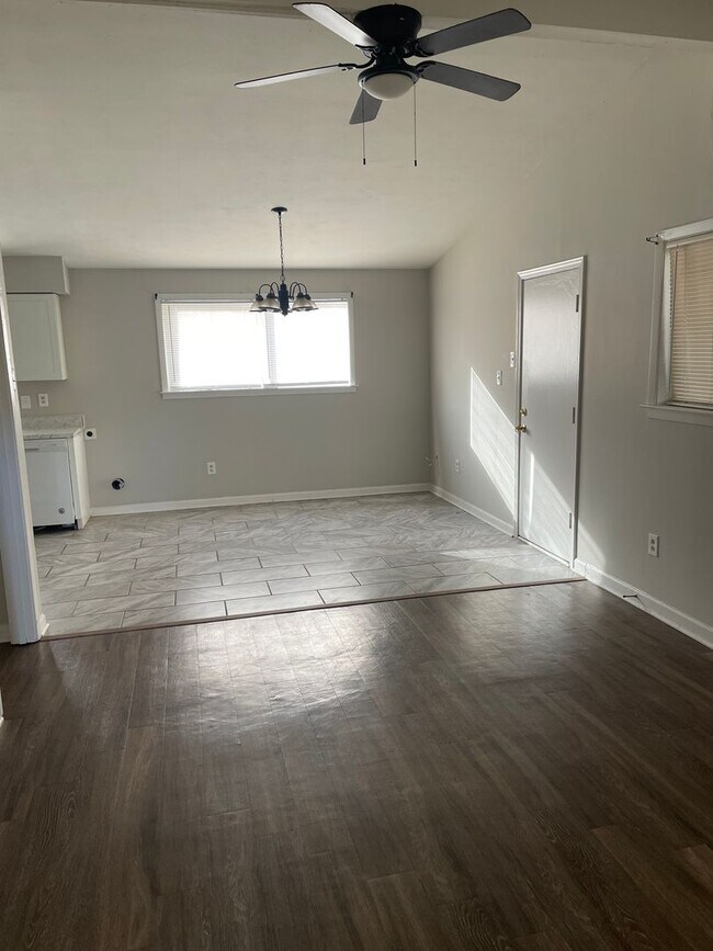 Foto del edificio - 3BR 1BA Home w/ Fenced Backyard & Patio • Stove-Ready Kitchen • Carport in Memphis