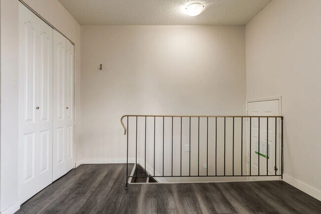 Building Photo - Spruce View Apartments