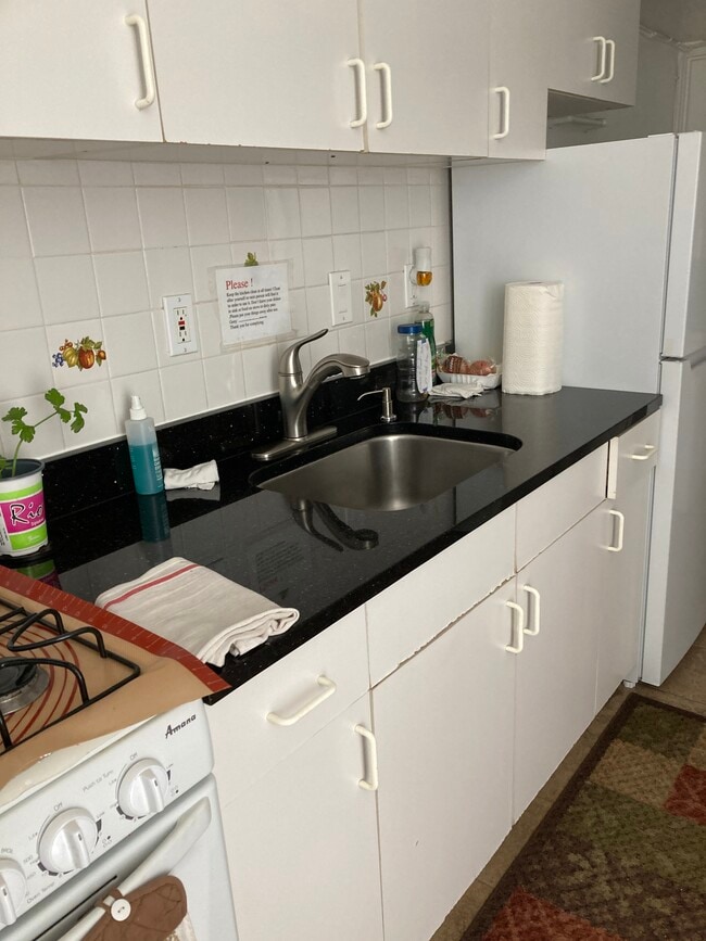 Building Photo - 120 Troy Rd