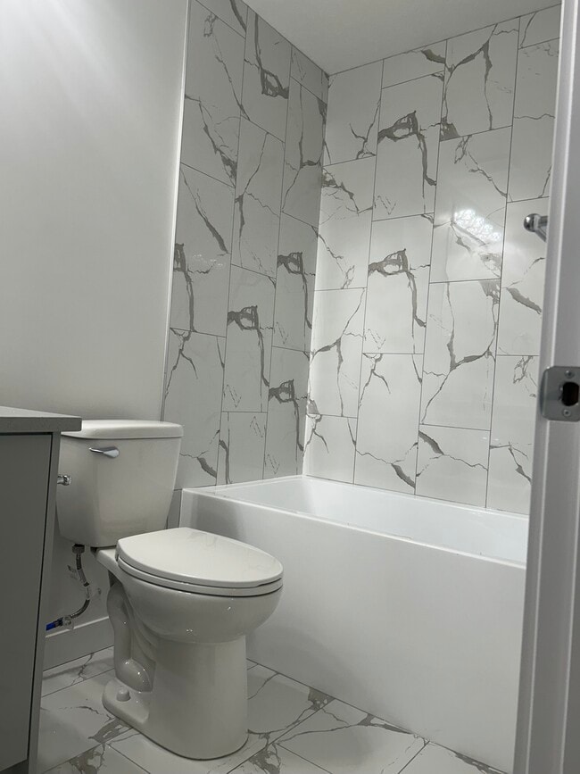 Bathroom - 1211 16 Av NW