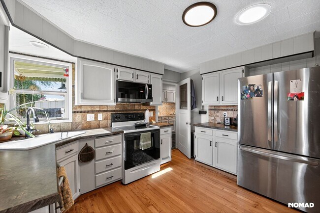 Foto del edificio - 682 SW McFadden Ave