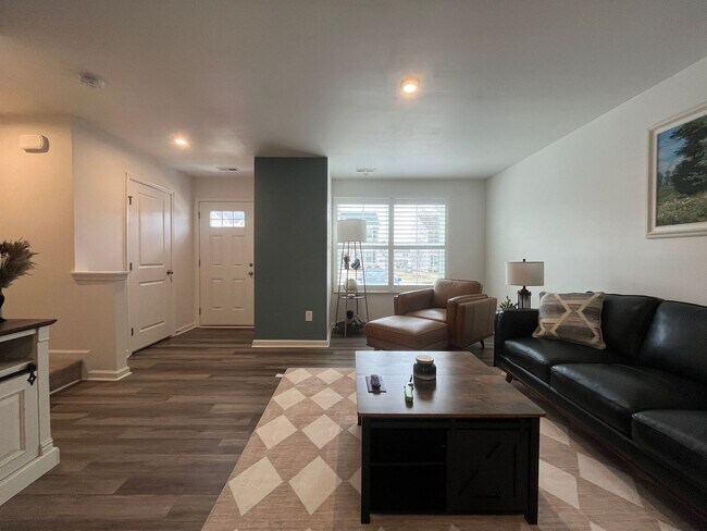 Foto del edificio - Spacious Townhome Located Minutes From Downtown Greenville!