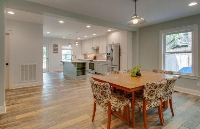 Foto del edificio - 947 Cahal Ave