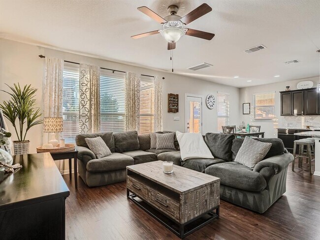 Foto del edificio - 5204 Traviston Dr