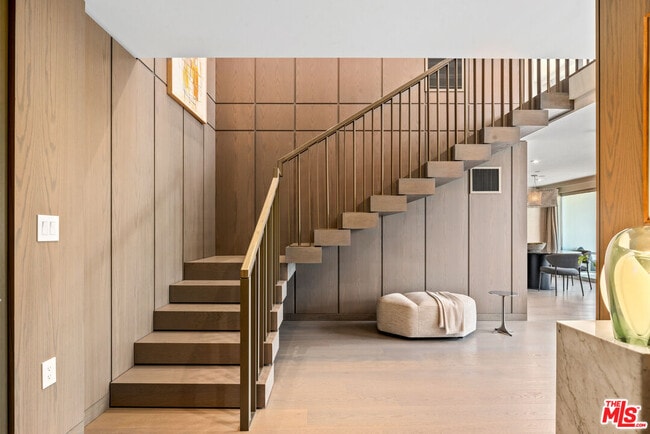 Building Photo - 2025 Ave of the Stars