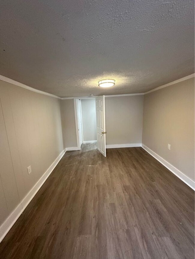 Building Photo - 220 Crane St