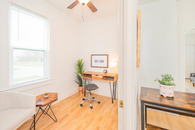 Building Photo - 405 Michigan St