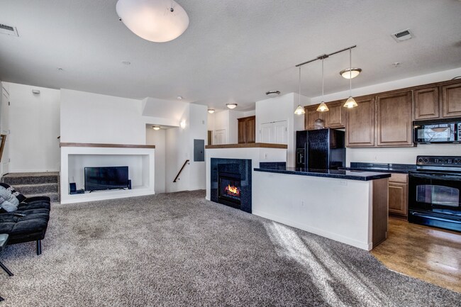 Building Photo - 2BD/2.5BA Condo with Parking Spot and Garage at Parkhill  AVAIL NOW!