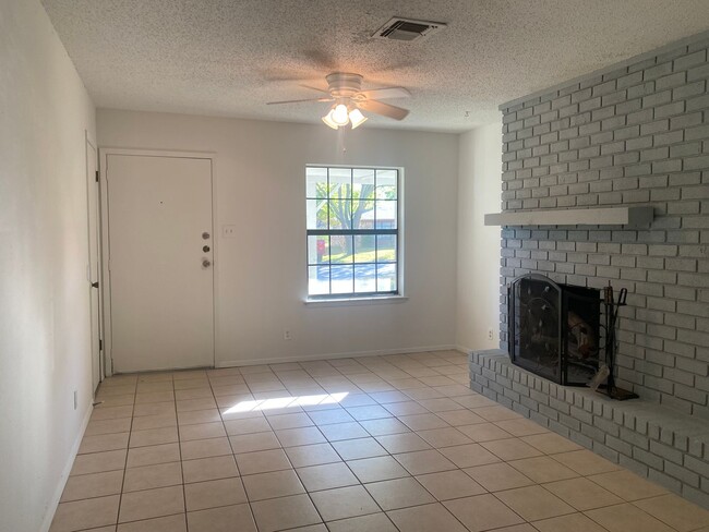 Building Photo - 2 BEDROOM DUPLEX, LAWN CARE AND WATER INCLUDED