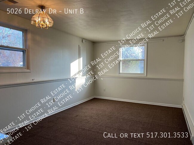 Building Photo - 2-BDR 1-BTH Duplex in Lansing - Cat Friendly