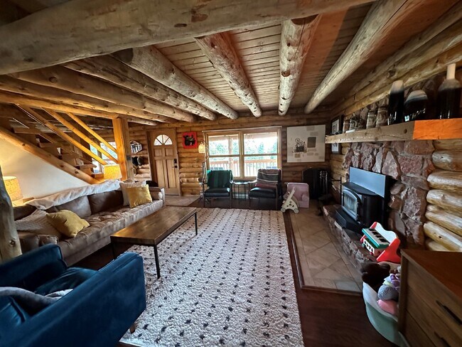 Foto del edificio - "Charming 3-Bed, 3-Bath on Bear Mountain"