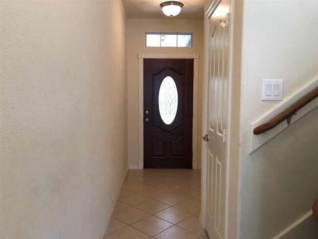 Building Photo - 8911 Clovermist Dr