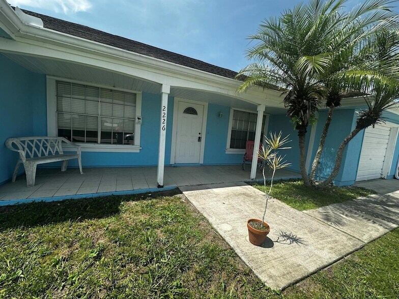 Foto principal - 2226 SE Tiffany Ave