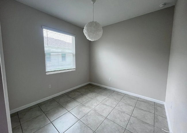 Building Photo - 10208 Spring Lake Dr