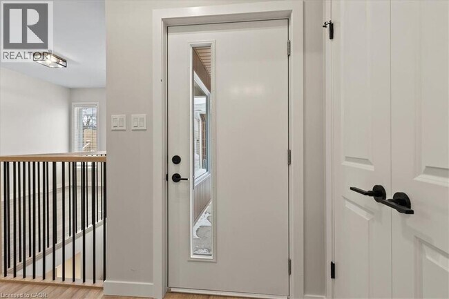 Building Photo - 2 Pipers Green Ct