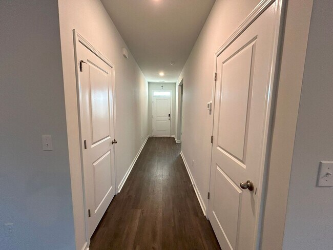 Building Photo - 3 bedroom, 2 bathroom single story home ne...