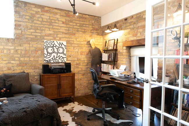 Building Photo - 1547 N Leavitt St