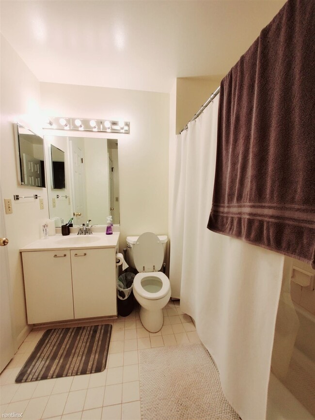 Foto del edificio - 1 br, 1 bath Condo - 1900 Summer St Unit K