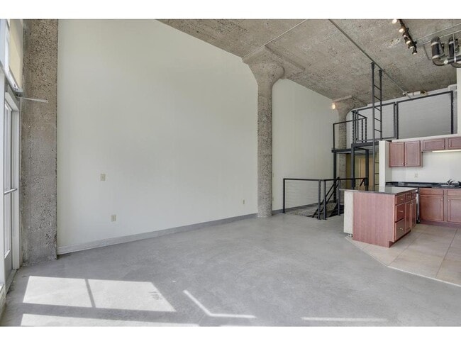 Building Photo - 521 S 7th St