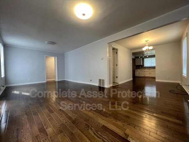 Building Photo - 2788 Hickory St