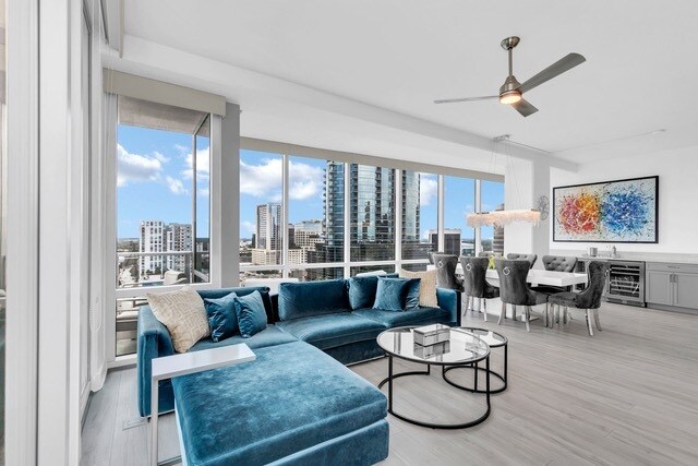 Foto del edificio - 150 E Robinson St