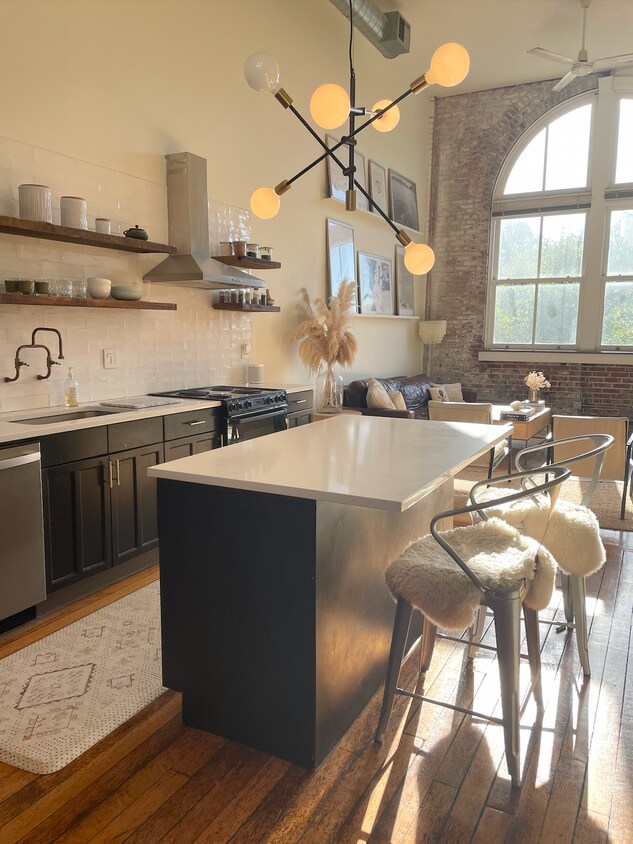 4242 Laclede Ave Unit 213, Saint Louis, MO 63108 Condo for Rent in