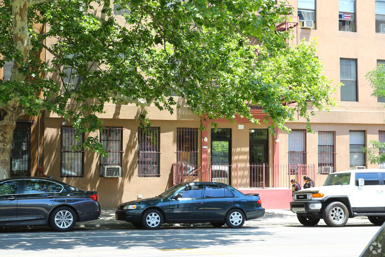 Foto del edificio - 161 E 106th St