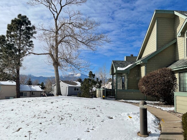 Foto del edificio - Charming 2BD Townhome with Detached Garage...