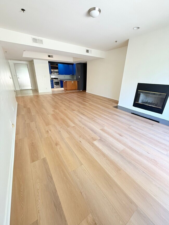 Foto del edificio - 2222 N Beachwood Dr