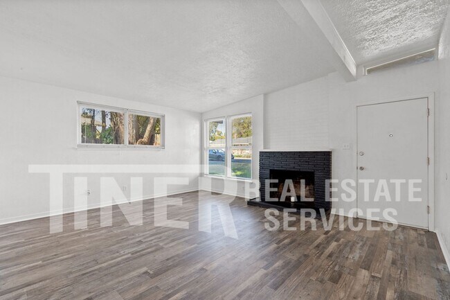 Foto del edificio - Mid Century Modern 3 Bedroom Home