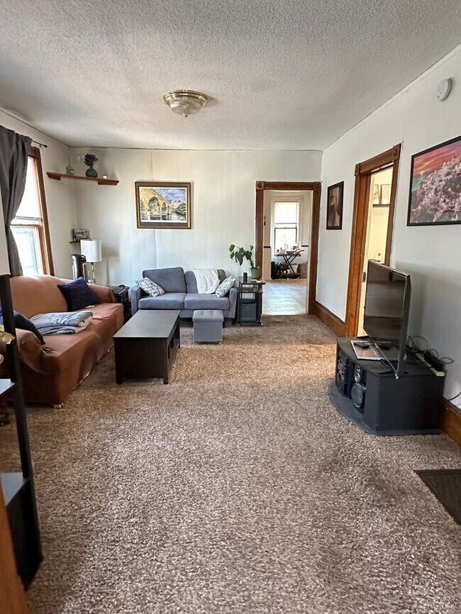 Foto del edificio - North East, Upper Level Duplex W/Office Ro...