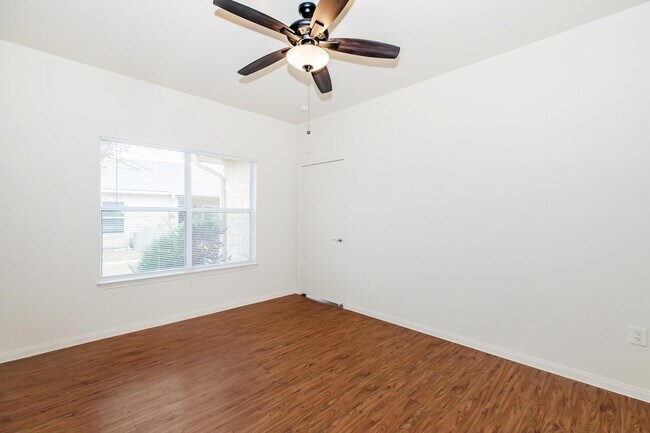 Dormitorio 1 - Highland Oaks 55+ Community