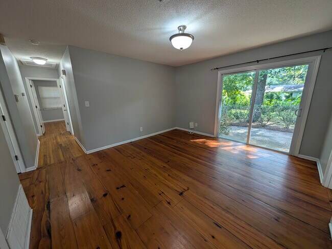 Building Photo - 1820 Medart Dr