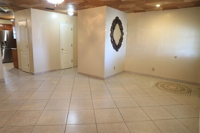 Building Photo - 2901 Mier St